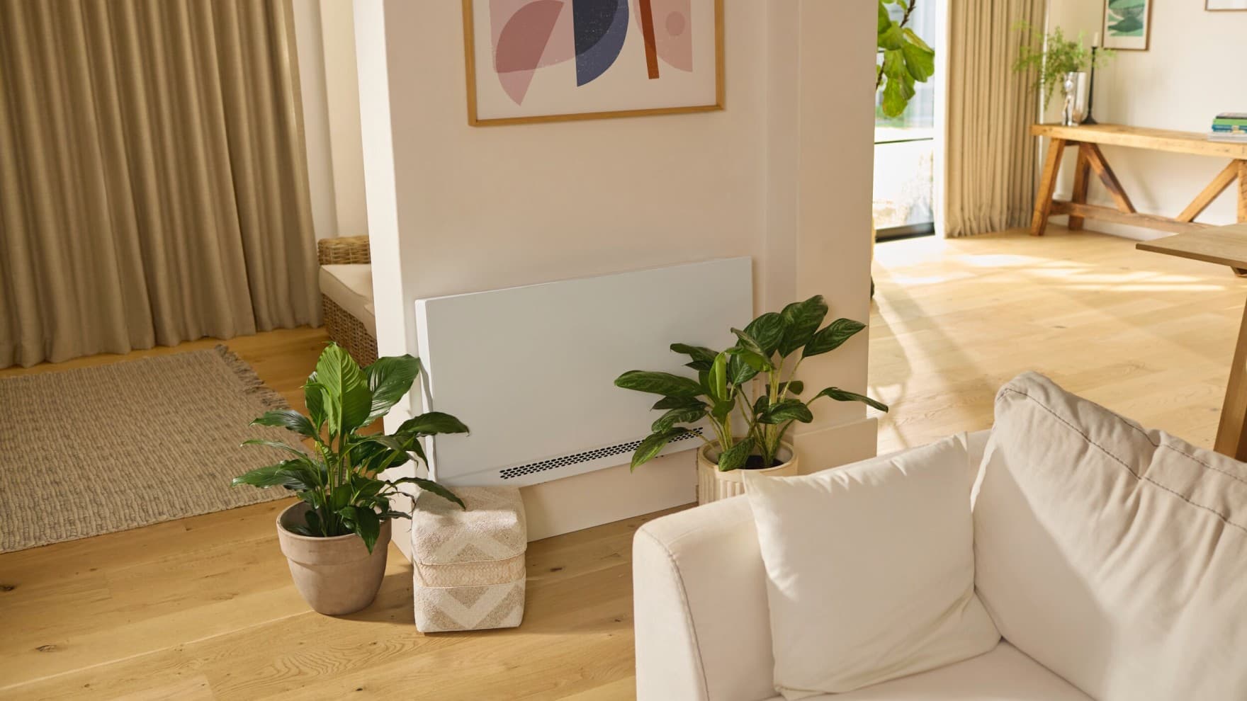 Falra szerelhető konzolos ventilátoros konvektor aroVAIR plus