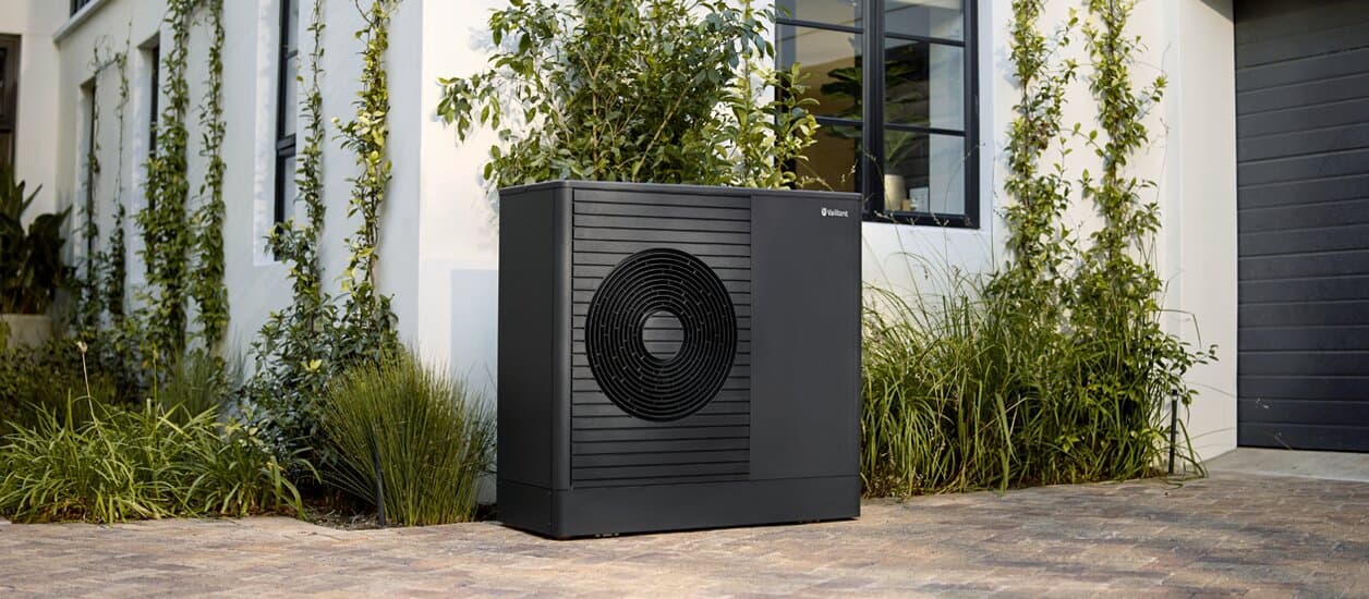 A ház elé telepített aroTHERM plus