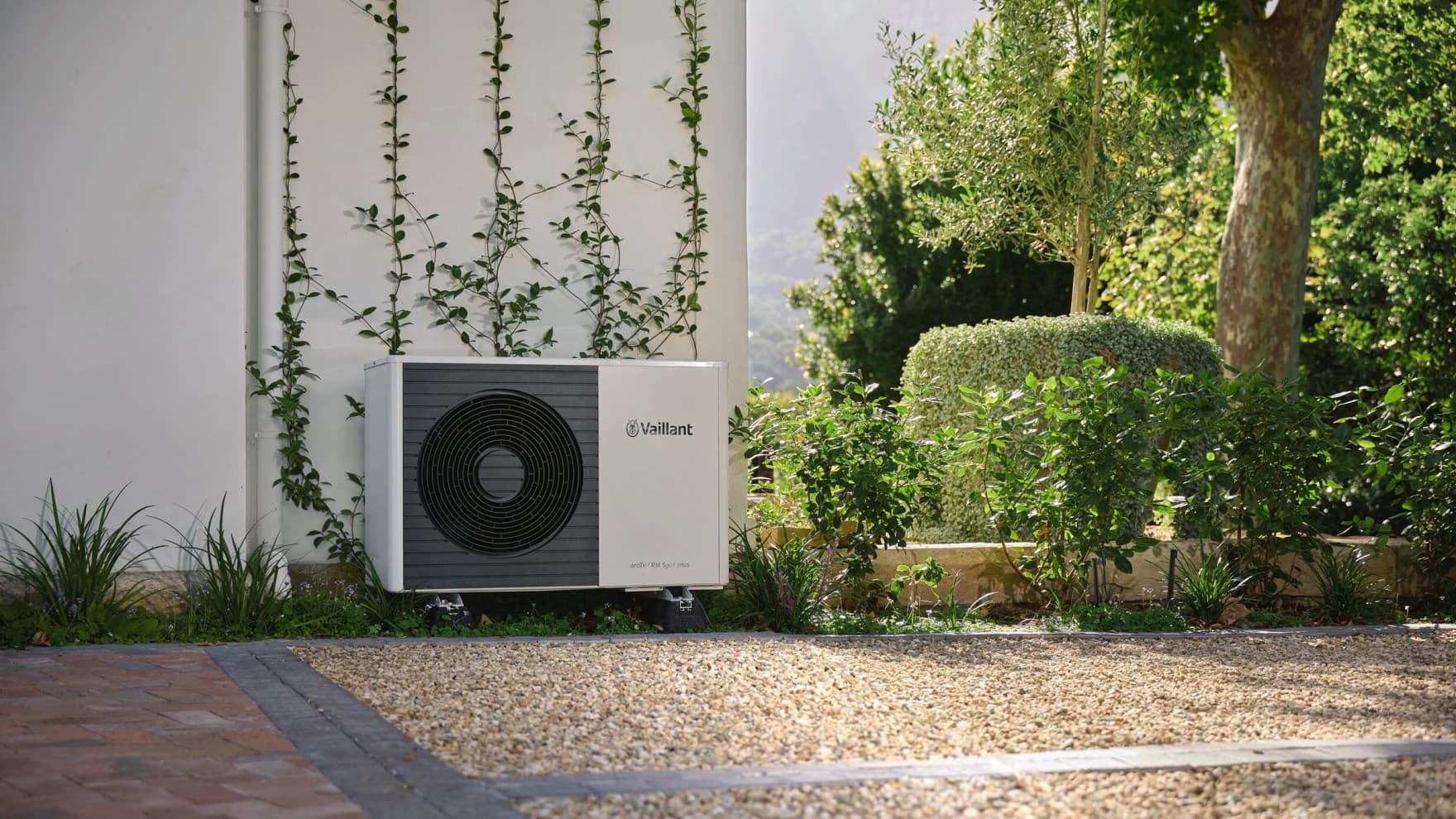 aroTHERM Split plus házon kívül