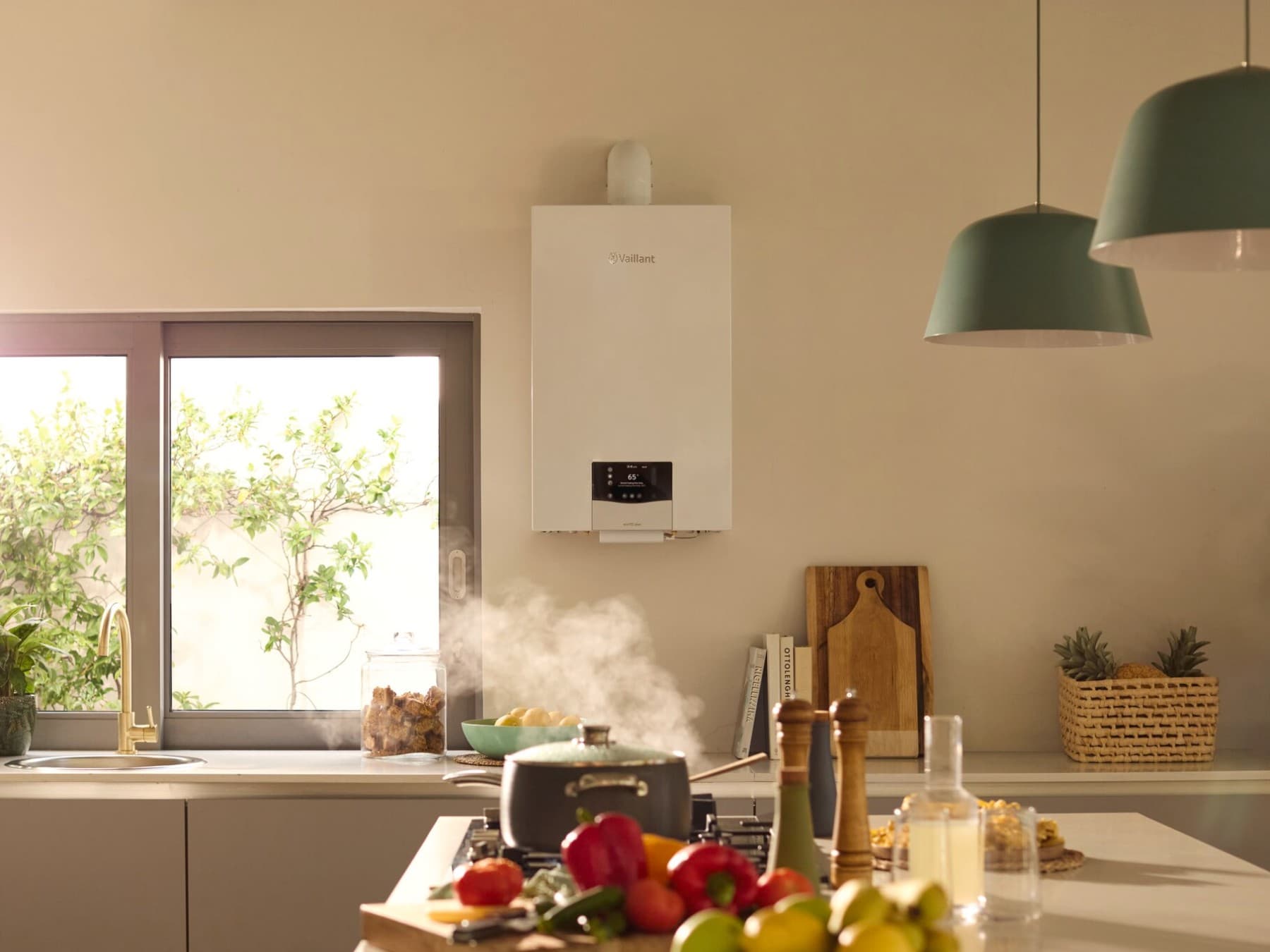 Falra szerelhető ecoTEC plus gázkazán a konyhában