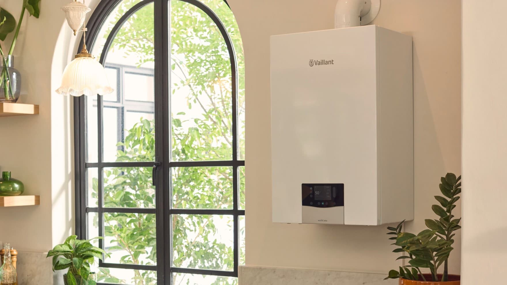 falra szerelhető ecoTEC plus gázkondenzációs kazán a konyhában