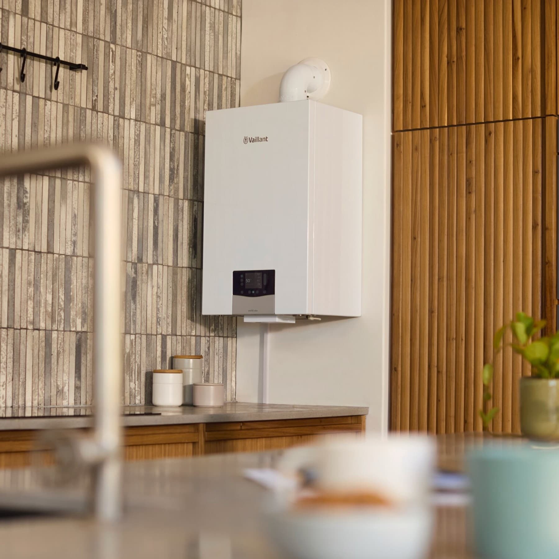 Vaillant falra szerelhető gázkazán a konyhában