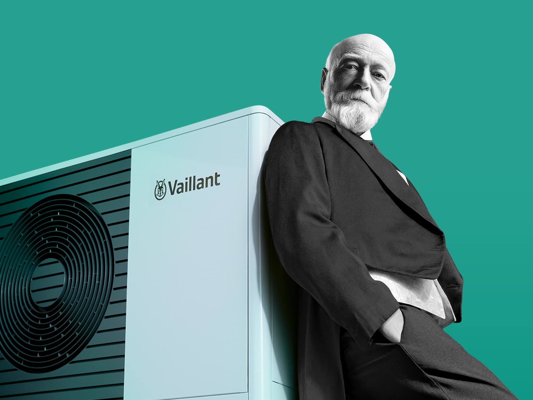 Johann Vaillant egy hőszivattyúhoz támaszkodva